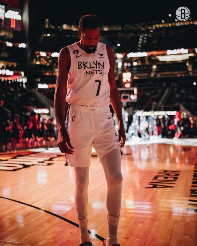 开云APP-KD类似时间遭遇类似伤病 篮网今年能改写剧本吗？