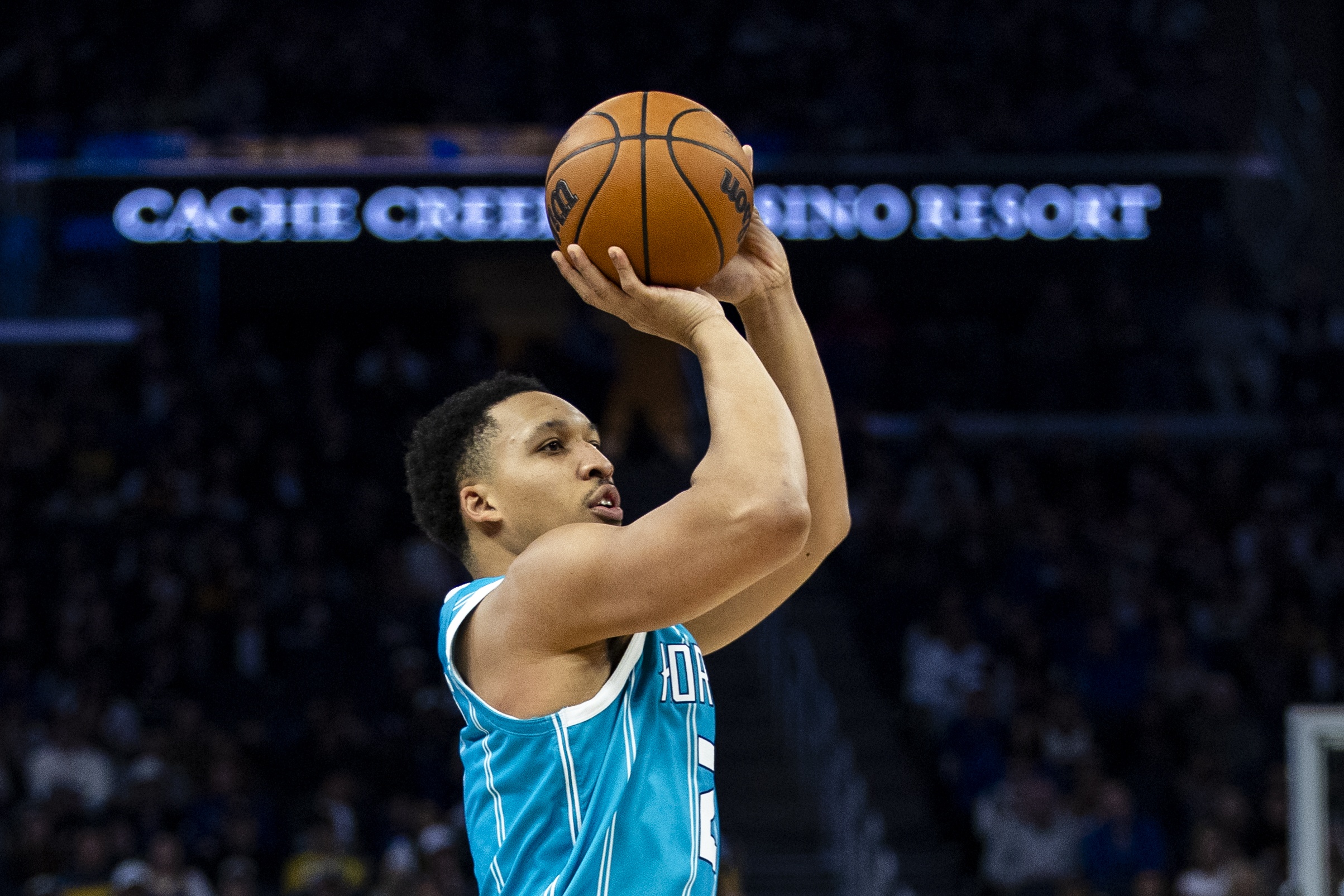 开云体育下载-但凡投中几个呢！格威6投全铁&amp;赛恩·詹姆斯2中0 二人一分未得